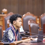 Gen Z Karawang Gugat Negara, Bermodal Dari Jual Ponsel Pribadinya