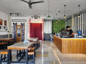 Scenea Cafe: Bisnis Gen Z Karawang Padukan FIlm dan Kuliner ‘All You Can Eat’ Pempek