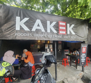 Kakek Cafe: Tempat Nongkrong Legendaris di Karawang, Ramah di Kantong Pelajar!