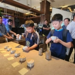NGGA CUMA NGINAP! Resinda Hotel Karawang Ajak Tamu ‘Nongki Gaul’ Kenalan Sama Kopi Nusantara & Mini Latte Art Challenge