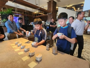NGGA CUMA NGINAP! Resinda Hotel Karawang Ajak Tamu ‘Nongki Gaul’ Kenalan Sama Kopi Nusantara & Mini Latte Art Challenge