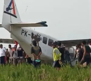 Pesawat Kecil Jatuh di Karawang, Lima Awak Dilaporkan Selamat