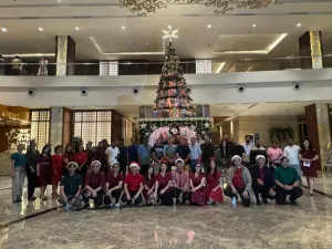 Resinda Hotel Karawang Rayakan Natal Bersama, Pohon Natal Megah Semarakkan Suasana