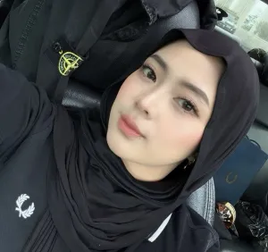 ‘Si Teteh Casual’ Della Puspita: Melawan Stigma Tribun dan Merawat Cinta Untuk Persib