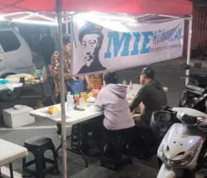 Mie Komandan Hadirkan Konsep On The Road, Perluas Jangkauan Pecinta Mie Ayam Pedas di Karawang