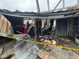 Diduga Akibat Korsleting Listrik, Dua Ruko di Citra Kebun Mas Karawang Terbakar