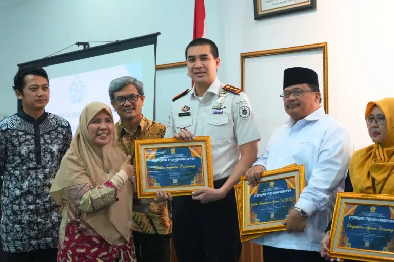 Imigrasi Karawang Borong Dua Penghargaan Pelayanan dan Anggaran