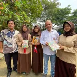 PWI Karawang Gandeng Pindodeli dan RSUD Jatisari Salurkan Bantuan Siswa Korban Banjir