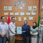 Mamih Sari Ambil Formulir yang Pertama, Siap Maju sebagai Calon Ketua KADIN Karawang